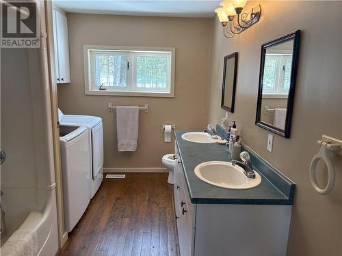 314 Perry Ave, Killarney, ON - Indoor Photo Showing Laundry Room