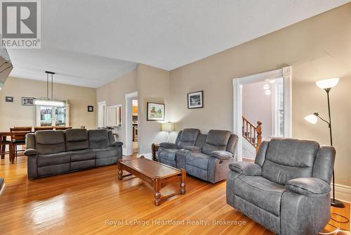 125 Elora Street S, Minto, ON - Indoor Photo Showing Living Room