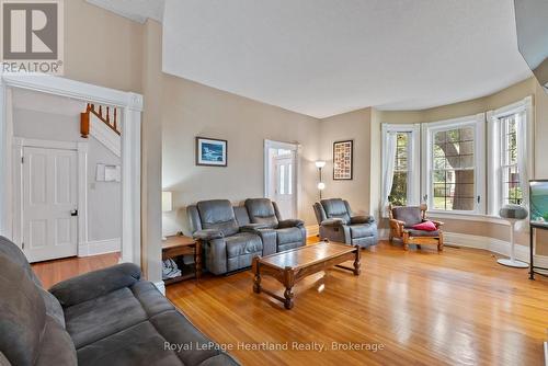 125 Elora Street S, Minto, ON - Indoor Photo Showing Living Room