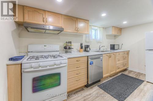 495 Melvin Avenue, Hamilton, ON - Indoor Photo Showing Kitchen