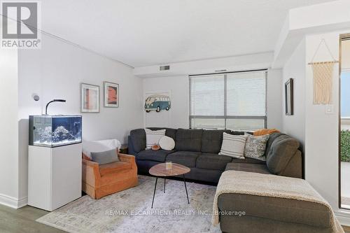 701 - 432 Main Street, Hamilton, ON - Indoor Photo Showing Living Room