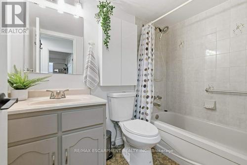 701 - 432 Main Street, Hamilton, ON - Indoor Photo Showing Bathroom