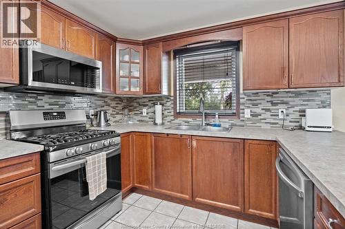 68 Willow Beach Road, Amherstburg, ON - Indoor Photo Showing Kitchen With Double Sink