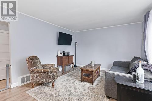 7 Fair Street, Collingwood, ON - Indoor Photo Showing Living Room