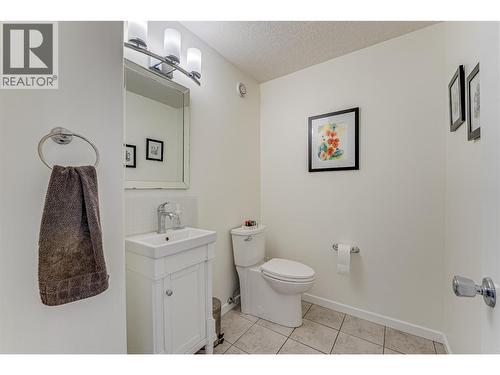 274 Country Estate Place, Vernon, BC - Indoor Photo Showing Bathroom