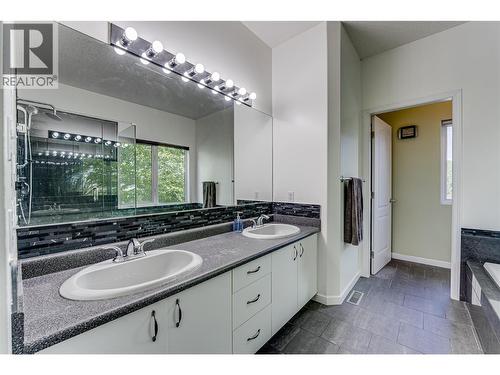 274 Country Estate Place, Vernon, BC - Indoor Photo Showing Bathroom