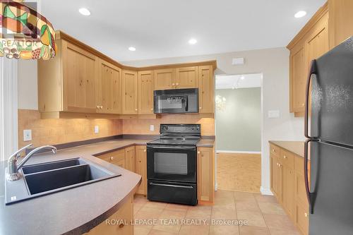 26 Jackson Court, Ottawa, ON - Indoor Photo Showing Kitchen
