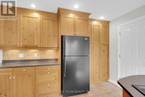 26 Jackson Court, Ottawa, ON - Indoor Photo Showing Kitchen