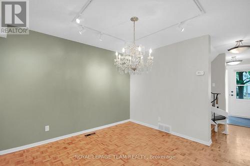 Gorgeous gas fireplace - 26 Jackson Court, Ottawa, ON - Indoor Photo Showing Living Room With Fireplace