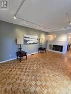 The parquet flooring is in top condition! - 