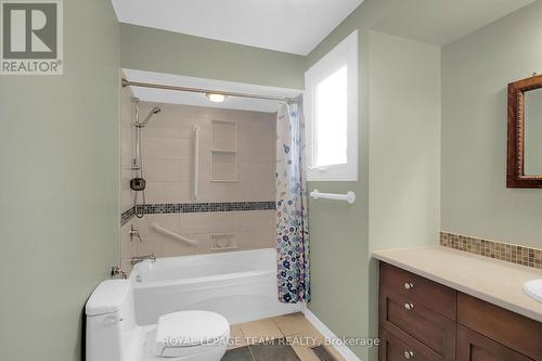26 Jackson Court, Ottawa, ON - Indoor Photo Showing Bathroom