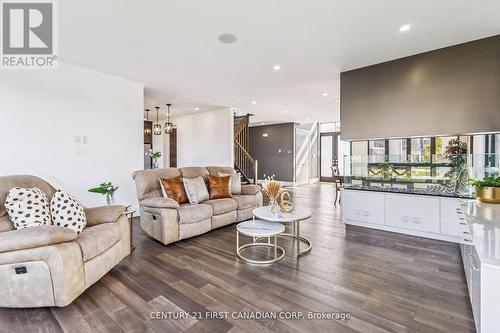 1429 Medway Park Drive, London North (North S), ON - Indoor Photo Showing Living Room