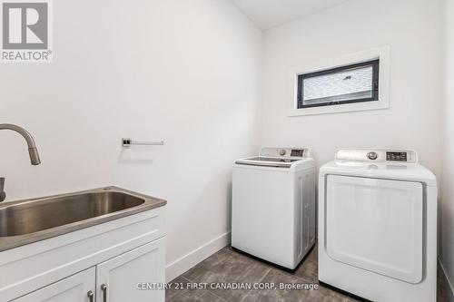 1429 Medway Park Drive, London North (North S), ON - Indoor Photo Showing Laundry Room