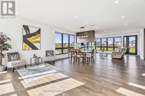 1429 Medway Park Drive, London North (North S), ON - Indoor Photo Showing Living Room
