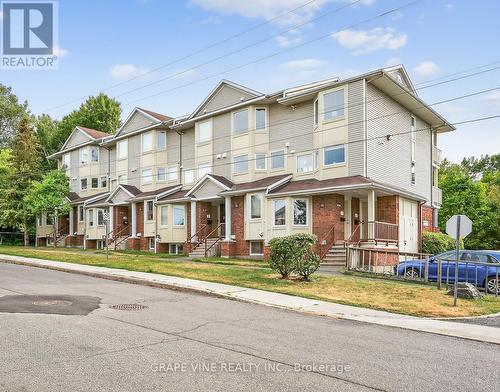 11 - 1400 WILDBERRY COURT  Ottawa, ON K1C 7K6