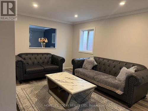 13 Prestonway Drive, Clarington, ON - Indoor Photo Showing Living Room