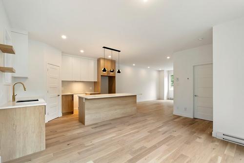 Salle à manger - 9320 Av. Becquet, Québec (La Haute-Saint-Charles), QC - Indoor Photo Showing Other Room