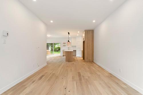 Salon - 9320 Av. Becquet, Québec (La Haute-Saint-Charles), QC - Indoor Photo Showing Other Room