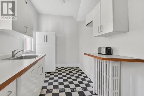 Unit 4 Kitchen - 260 Somerset Street W, Ottawa, ON - Indoor Photo Showing Kitchen