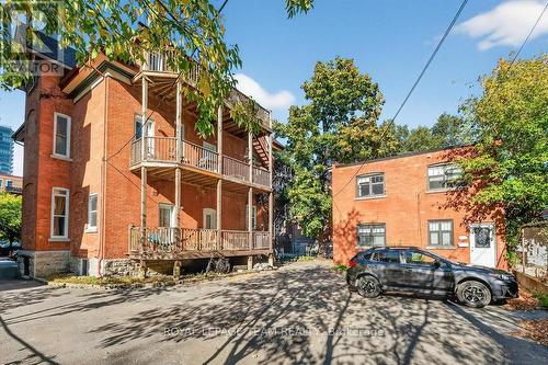 Parking lot - 260 Somerset Street W, Ottawa, ON - Outdoor
