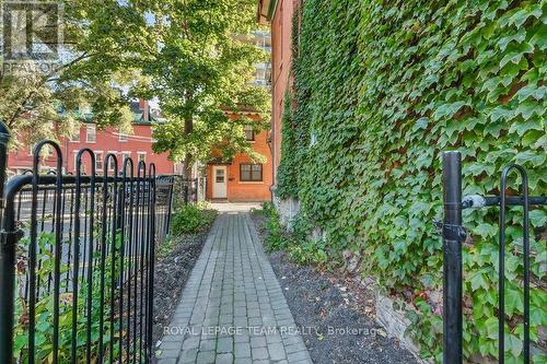 Coach House Entrance - 260 Somerset Street W, Ottawa, ON - Outdoor
