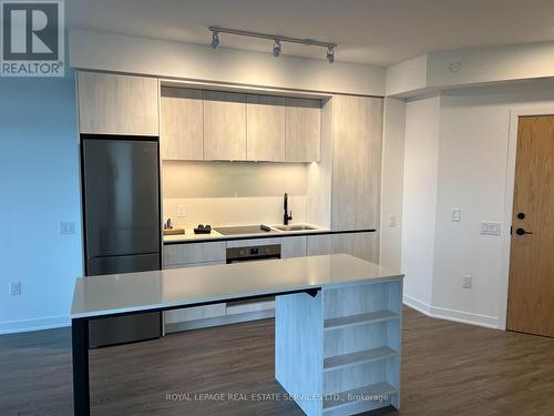 2006 - 2495 Eglinton Avenue W, Mississauga, ON - Indoor Photo Showing Kitchen