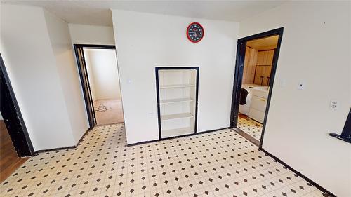 223 Crestbrook Avenue, Cranbrook, BC - Indoor Photo Showing Bedroom