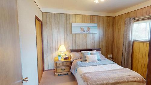 200 3Rd Avenue, Cranbrook, BC - Indoor Photo Showing Bedroom