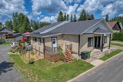 2071  - 2081 Ch. de Ste-Lucie  Sainte-Lucie-Des-Laurentides, QC J0T 2J0