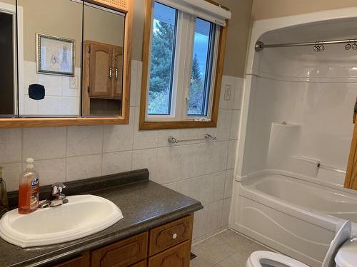1325 Rosslyn Road, Thunder Bay, ON - Indoor Photo Showing Bathroom