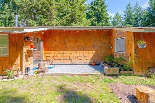 300 Oakdowne Rd, Qualicum Beach, BC 