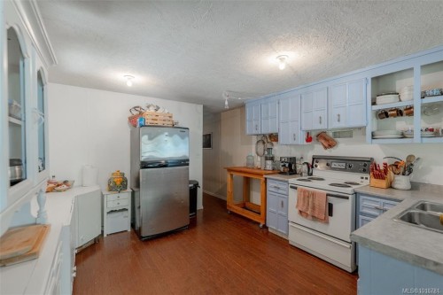 300 Oakdowne Rd, Qualicum Beach, BC 