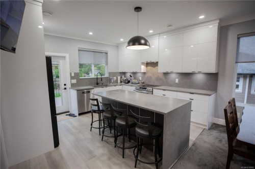 741 Snowdrop Ave, Saanich, BC 