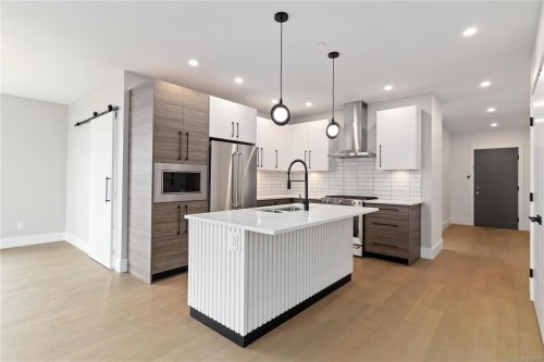 306-986 Doumac Ave, Saanich, BC - Indoor Photo Showing Kitchen With Double Sink With Upgraded Kitchen