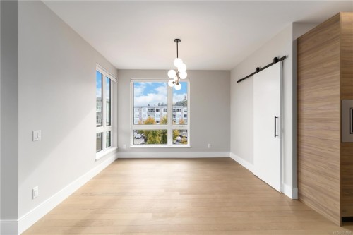 306-986 Doumac Ave, Saanich, BC - Indoor Photo Showing Other Room