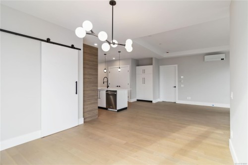 306-986 Doumac Ave, Saanich, BC - Indoor Photo Showing Other Room