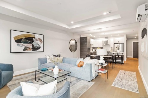 306-986 Doumac Ave, Saanich, BC - Indoor Photo Showing Living Room