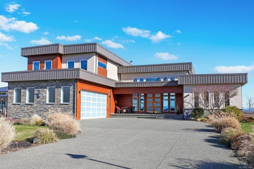 300 Connemara Rd, Comox, BC 