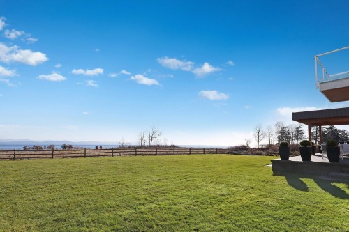 300 Connemara Rd, Comox, BC 