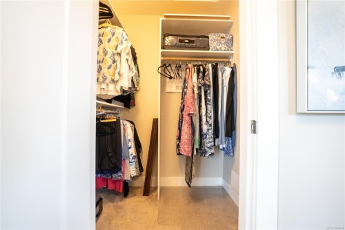 812 Mann Ave, Saanich, BC - Indoor With Storage