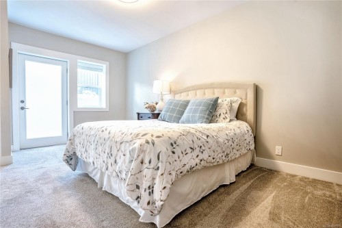 812 Mann Ave, Saanich, BC - Indoor Photo Showing Bedroom
