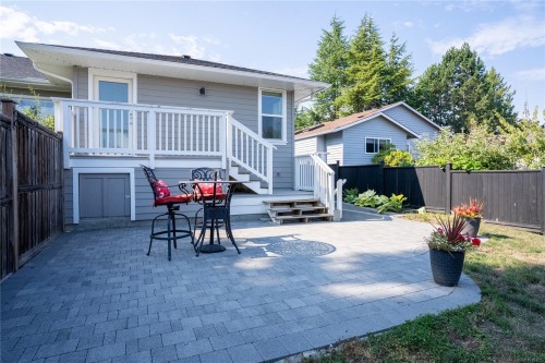 812 Mann Ave, Saanich, BC - Outdoor With Deck Patio Veranda