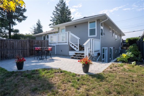812 Mann Ave, Saanich, BC - Outdoor With Deck Patio Veranda