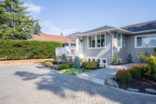 812 Mann Ave, Saanich, BC - Outdoor