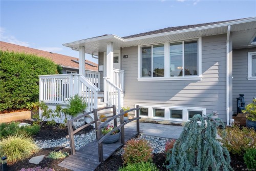 812 Mann Ave, Saanich, BC - Outdoor With Deck Patio Veranda