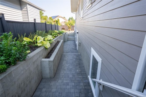 812 Mann Ave, Saanich, BC - Outdoor With Exterior