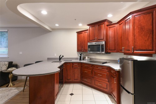 901-902B-366 Clubhouse Dr, Courtenay, BC - Indoor Photo Showing Kitchen