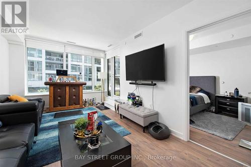 313W - 27 Bathurst Street, Toronto, ON - Indoor Photo Showing Living Room