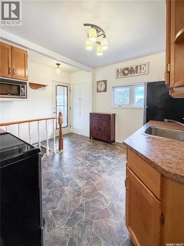 1080 4Th Street E, Prince Albert, SK - Indoor Photo Showing Kitchen
