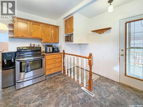 1080 4Th Street E, Prince Albert, SK - Indoor Photo Showing Kitchen